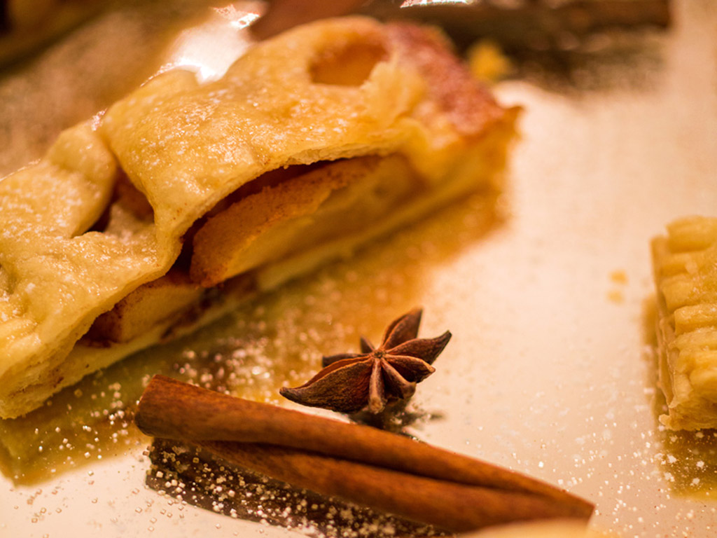 Ayurveda Rezept: Apfelstrudel mit Vanillesauce | Ayurveda Parkschlösschen Health Blog