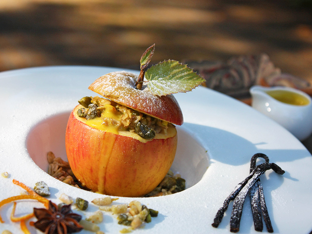 Ayurveda Rezept: Gefüllter Bratapfel mit Vanillesauce | Ayurveda Parkschlösschen Health Blog