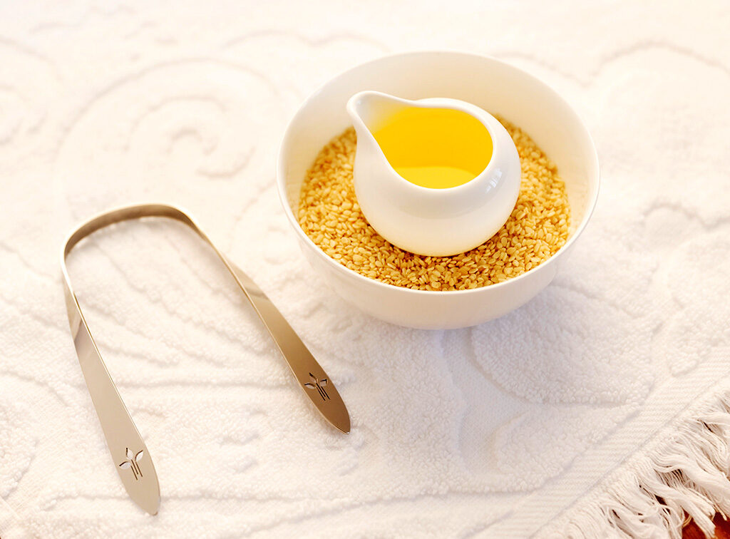 Gandusha - Ayurvedische Mundhygiene | Ölziehen und Zunge schaben | Ayurveda Morgenroutine | Ayurveda Parkschlösschen Health Blog