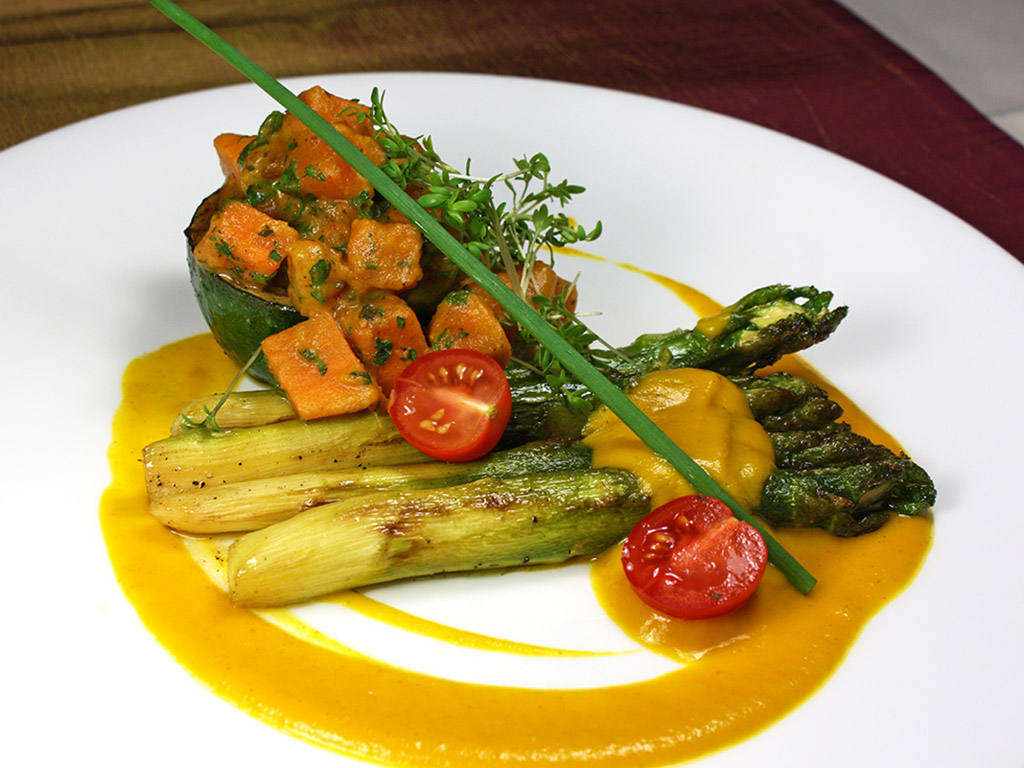 Ayurveda Rezept: Gefüllte Rondinis mit Süßkartoffelragout und grünem Spargel | Ayurveda Parkschlösschen Health Blog