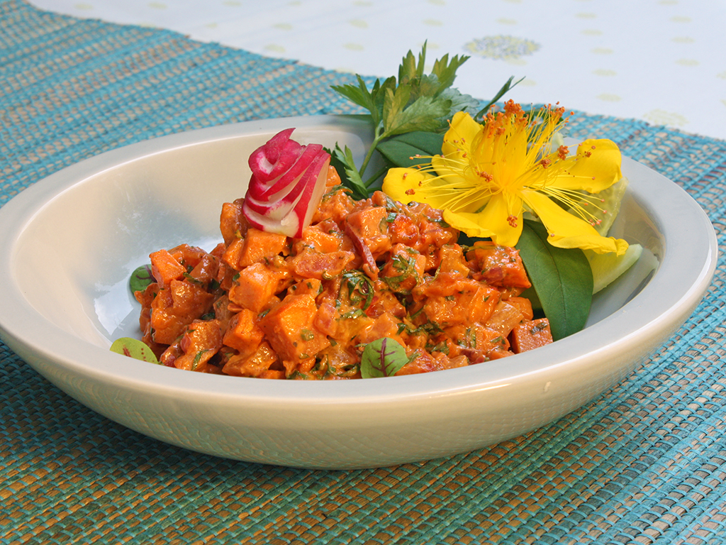 Köstlicher Süßkartoffelsalat mit Paprika und Apfel | Ayurveda Rezept im Ayurveda Parkschlösschen Health Blog