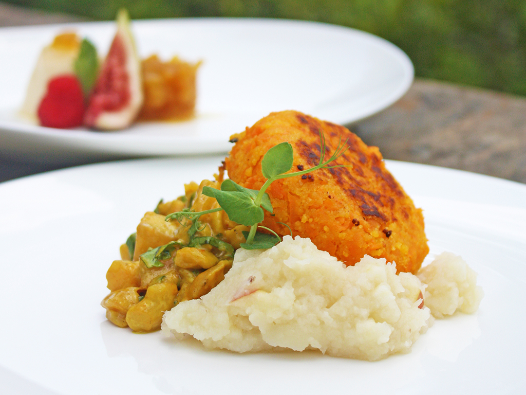 Ayurveda Rezept: Süßkartoffelbratlinge mit Mango-Cashew-Curry dazu Sellerie-Apfel-Püree | Ayurveda Parkschlösschen Health Blog