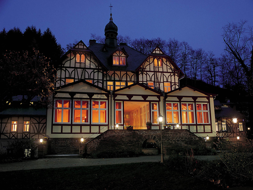 Silvesterprogramm 2024 | Außenansicht Ayurveda Parkschlösschen Kurhotel