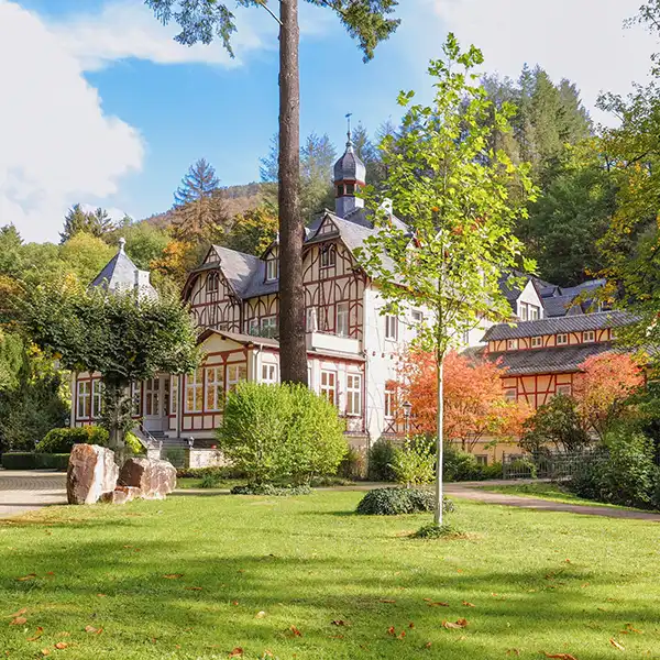 Außenansicht des 5‑Sterne-Hotels Ayurveda Parkschlösschen in Traben-Trarbach