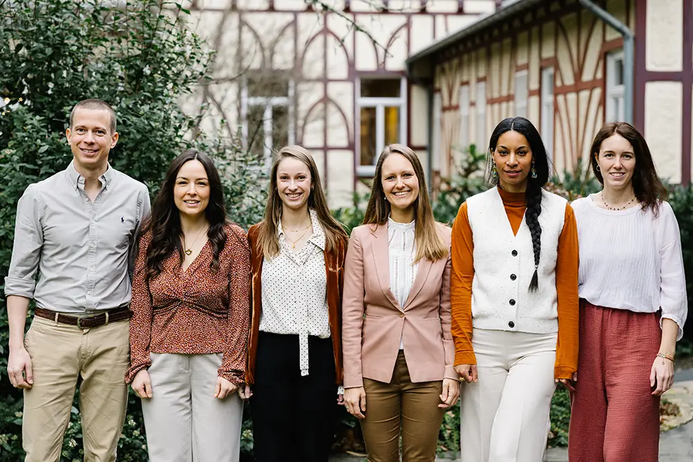 Mitglieder der Gruppe Mae Mantra Circle